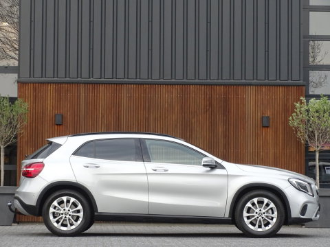 Mercedes-Benz GLA 180D 109PK automaat / LED / Apple CarPlay / *NAP*