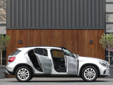 Mercedes-Benz GLA 180D 109PK automaat / LED / Apple CarPlay / *NAP*