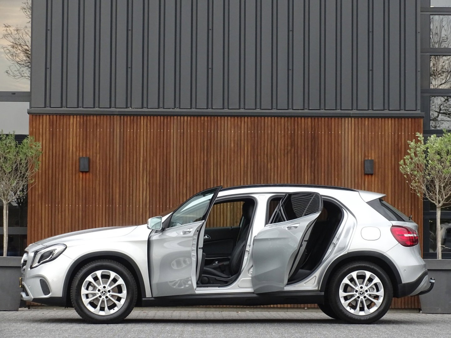 Mercedes-Benz GLA 180D 109PK automaat / LED / Apple CarPlay / *NAP*