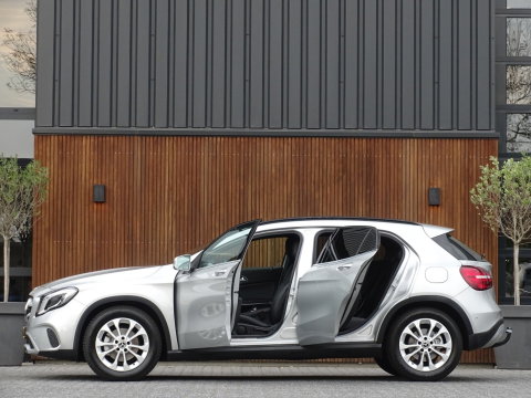 Mercedes-Benz GLA 180D 109PK automaat / LED / Apple CarPlay / *NAP*