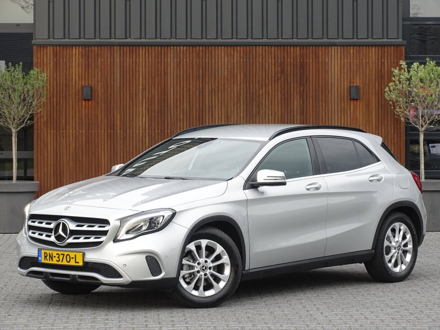 Mercedes-Benz GLA 180D 109PK automaat / LED / Apple CarPlay / *NAP*