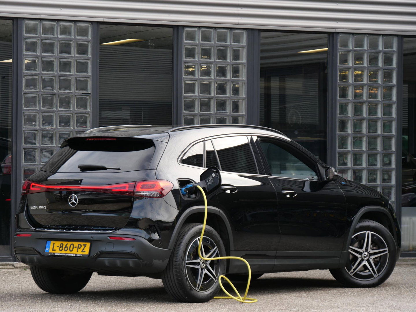 Mercedes-Benz EQA 67kWh AMG/ AMBIENT LIGHTING/ BLINDSPOT/ ELEKT. KLEP/ SOH 97%