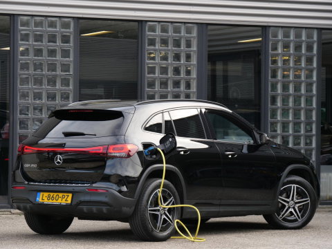 Mercedes-Benz EQA 67kWh AMG/ AMBIENT LIGHTING/ BLINDSPOT/ ELEKT. KLEP/ SOH 97%