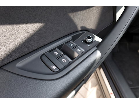 Audi Q5 50 TFSI e S edition PANO 360 KEYLESS