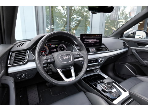 Audi Q5 50 TFSI e S edition PANO 360 KEYLESS