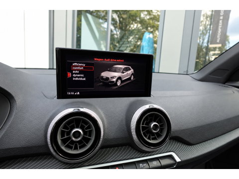 Audi Q2 35 TFSI S 2X S-LINE Edition PANO KEYLESS MATRIX