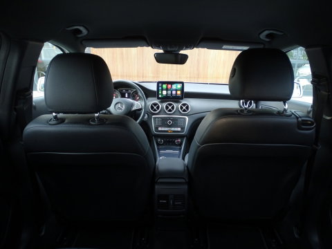 Mercedes-Benz GLA 180D 109PK automaat / LED / Apple CarPlay / *NAP*