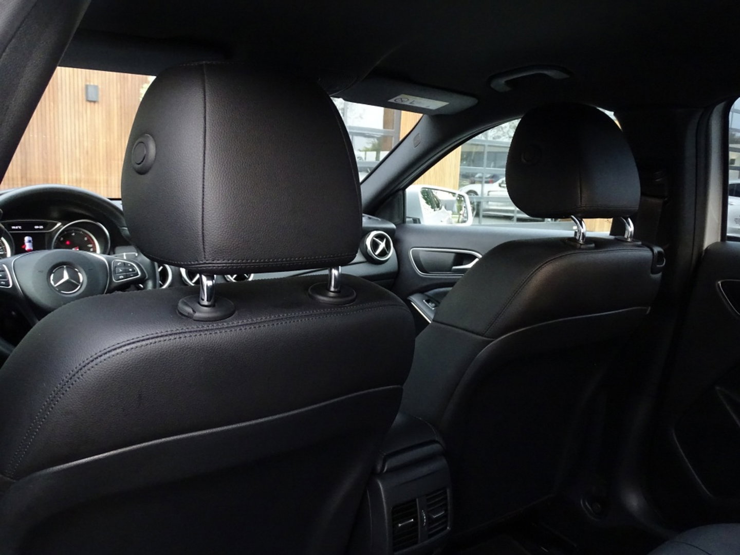 Mercedes-Benz GLA 180D 109PK automaat / LED / Apple CarPlay / *NAP*