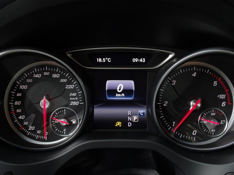 Mercedes-Benz GLA 180D 109PK automaat / LED / Apple CarPlay / *NAP*