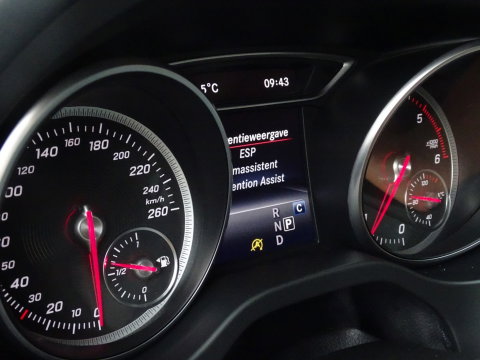 Mercedes-Benz GLA 180D 109PK automaat / LED / Apple CarPlay / *NAP*