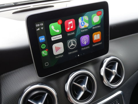 Mercedes-Benz GLA 180D 109PK automaat / LED / Apple CarPlay / *NAP*