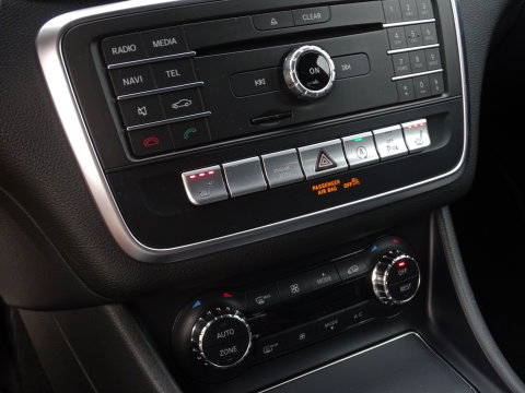 Mercedes-Benz GLA 180D 109PK automaat / LED / Apple CarPlay / *NAP*