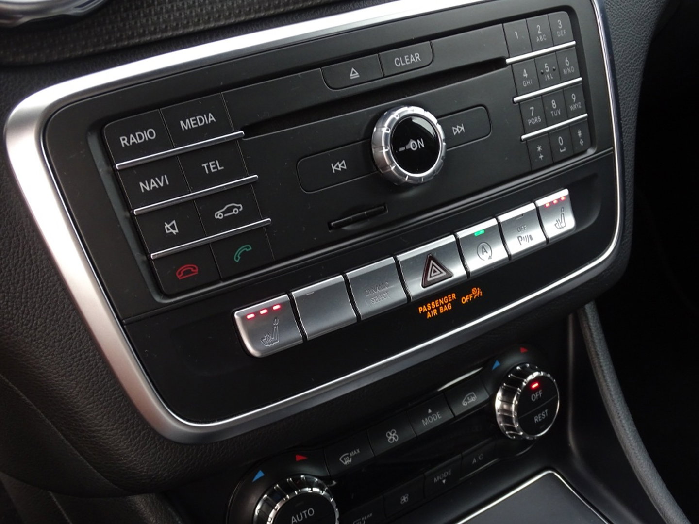 Mercedes-Benz GLA 180D 109PK automaat / LED / Apple CarPlay / *NAP*