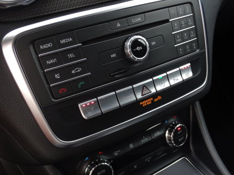 Mercedes-Benz GLA 180D 109PK automaat / LED / Apple CarPlay / *NAP*
