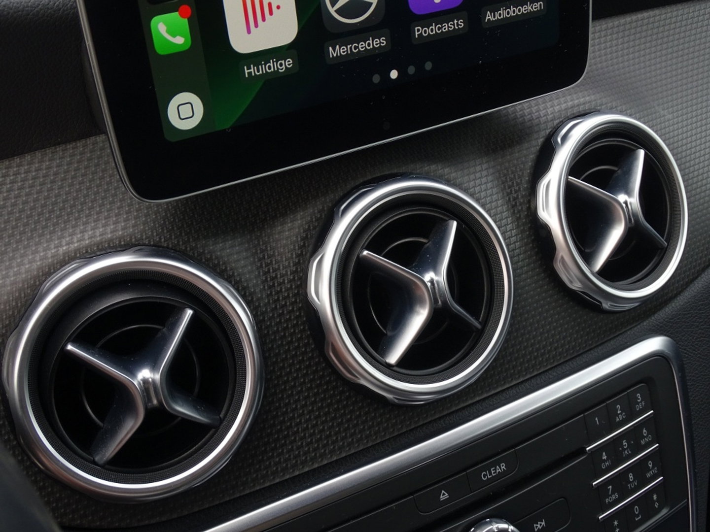 Mercedes-Benz GLA 180D 109PK automaat / LED / Apple CarPlay / *NAP*