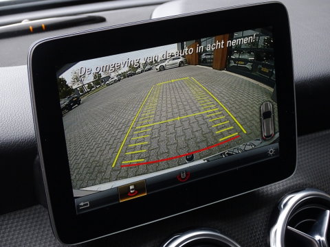 Mercedes-Benz GLA 180D 109PK automaat / LED / Apple CarPlay / *NAP*
