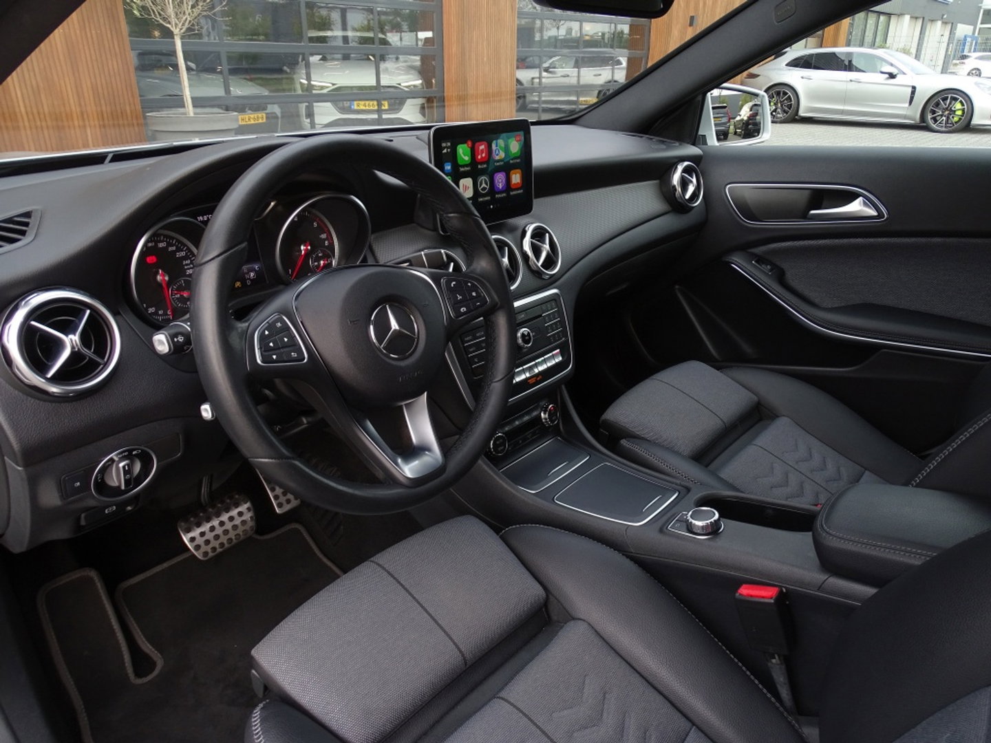 Mercedes-Benz GLA 180D 109PK automaat / LED / Apple CarPlay / *NAP*