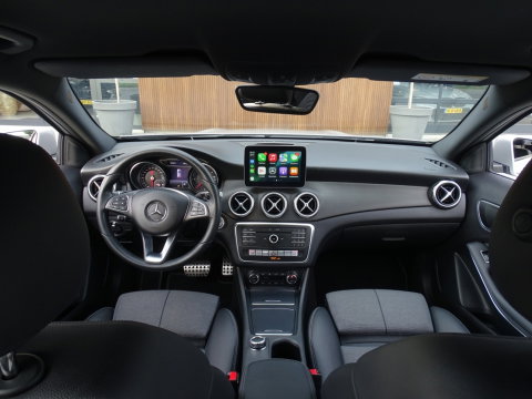 Mercedes-Benz GLA 180D 109PK automaat / LED / Apple CarPlay / *NAP*