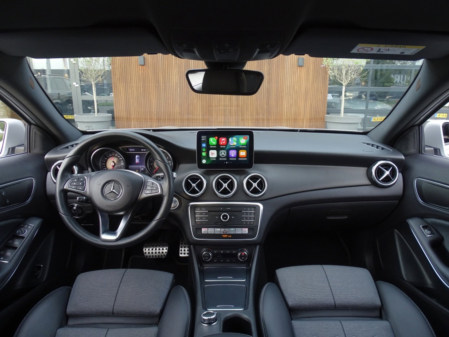 Mercedes-Benz GLA 180D 109PK automaat / LED / Apple CarPlay / *NAP*