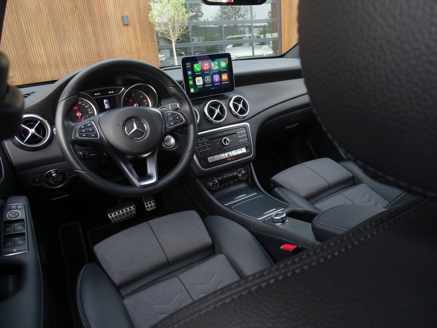 Mercedes-Benz GLA 180D 109PK automaat / LED / Apple CarPlay / *NAP*