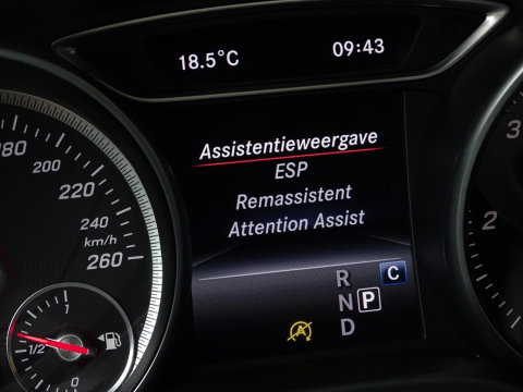 Mercedes-Benz GLA 180D 109PK automaat / LED / Apple CarPlay / *NAP*