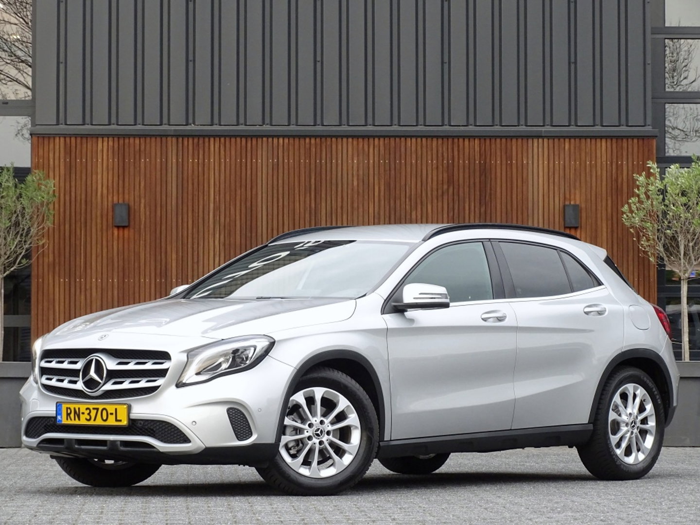 Mercedes-Benz GLA 180D 109PK automaat / LED / Apple CarPlay / *NAP*