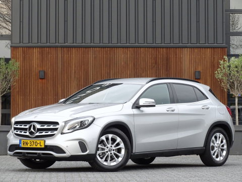 Mercedes-Benz GLA 180D 109PK automaat / LED / Apple CarPlay / *NAP*