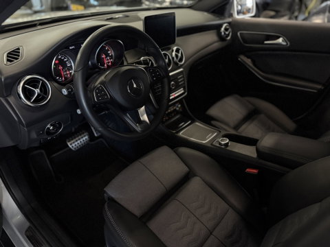 Mercedes-Benz GLA 180D 109PK automaat / LED / Apple CarPlay / *NAP*