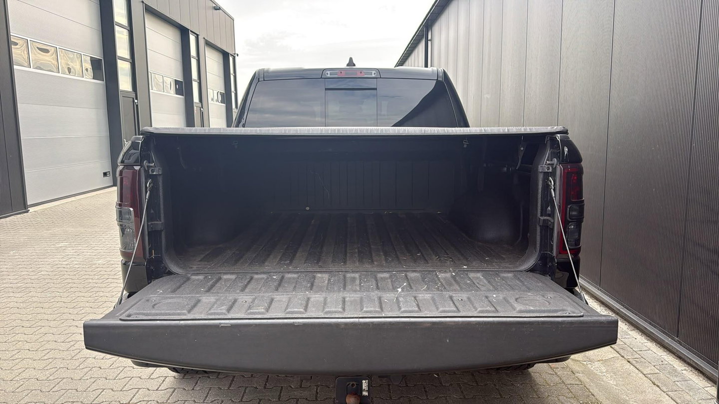 Dodge Ram Pick-Up 1500 4x4 Crew Cab LPG Marge (btw vrij) Blackout