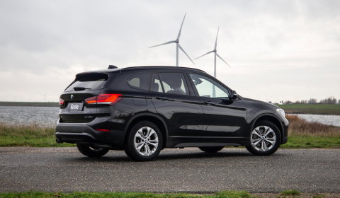 BMW X1 xDrive25e Executive CAMERA / CARPLAY / HEAD UP DISPLAY / LEDER / LED / CRUISE CONTROLE / STOELVERWARMING