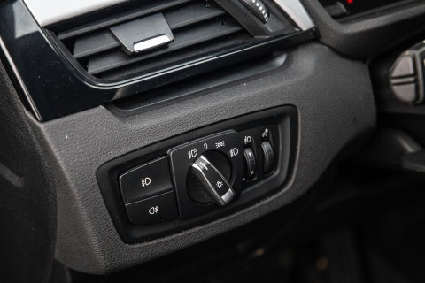 BMW X1 xDrive25e Executive CAMERA / CARPLAY / HEAD UP DISPLAY / LEDER / LED / CRUISE CONTROLE / STOELVERWARMING