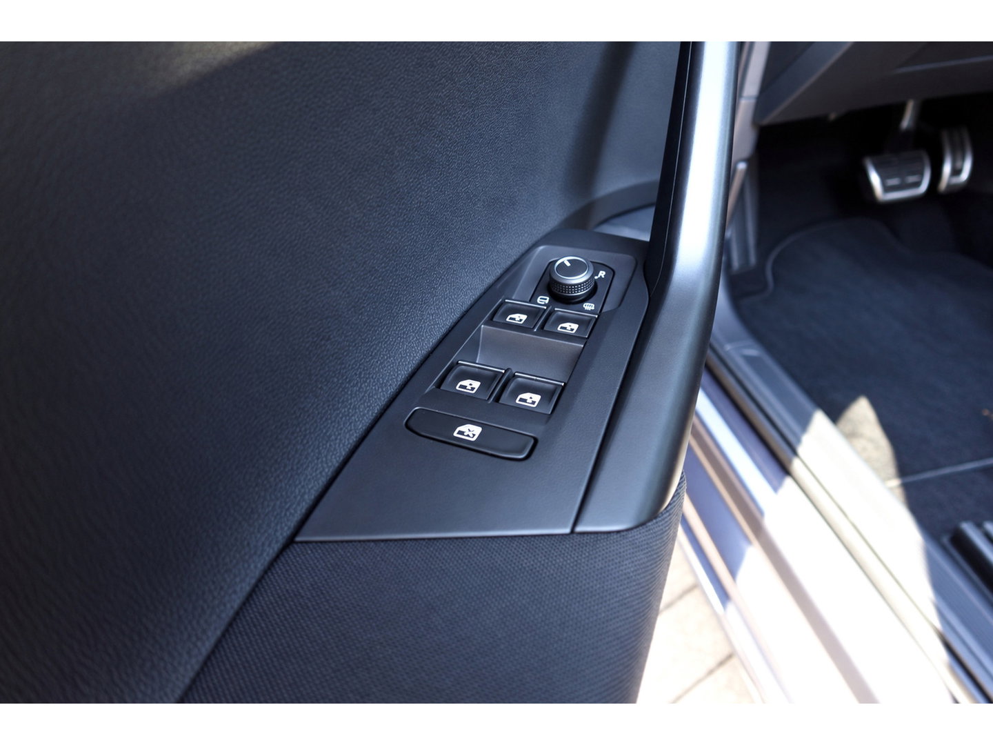 Volkswagen Taigo 1.5 TSI R-Line Business PANO KEYLESS CAM