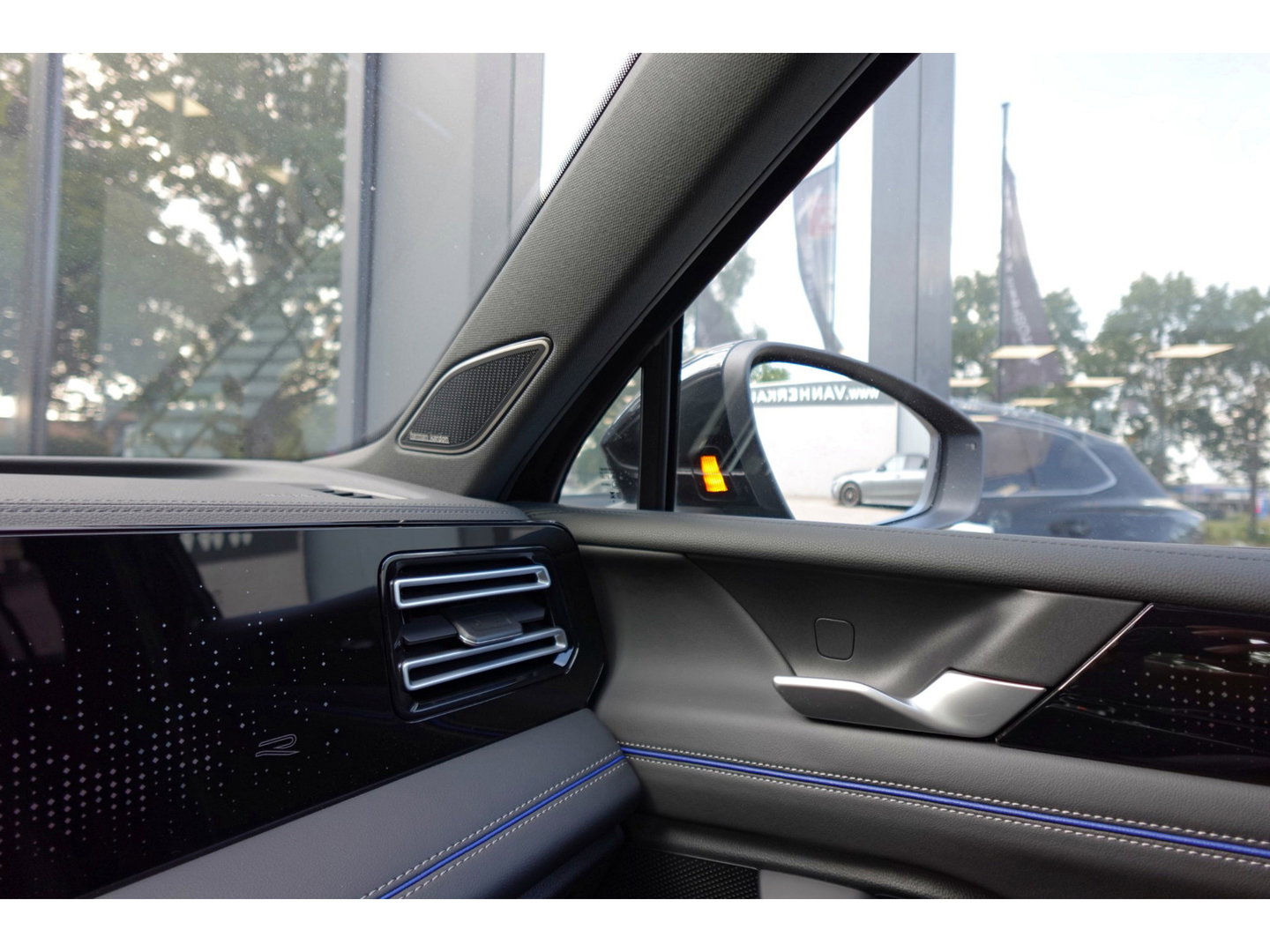 Volkswagen Tiguan 1.5 eTSI R-Line Business PANO KEYLESS H&K