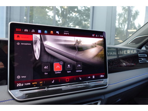 Volkswagen Tiguan 1.5 eTSI R-Line Business PANO KEYLESS H&K