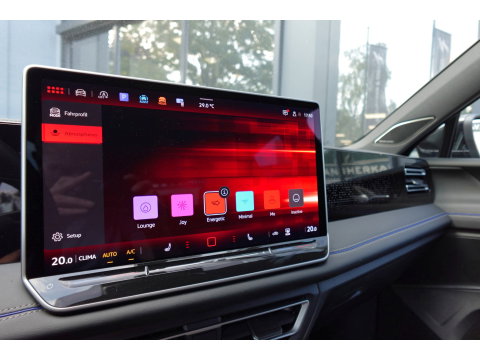 Volkswagen Tiguan 1.5 eTSI R-Line Business PANO KEYLESS H&K