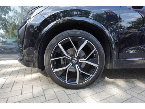 Volkswagen Tiguan 1.5 eTSI R-Line Business PANO KEYLESS H&K