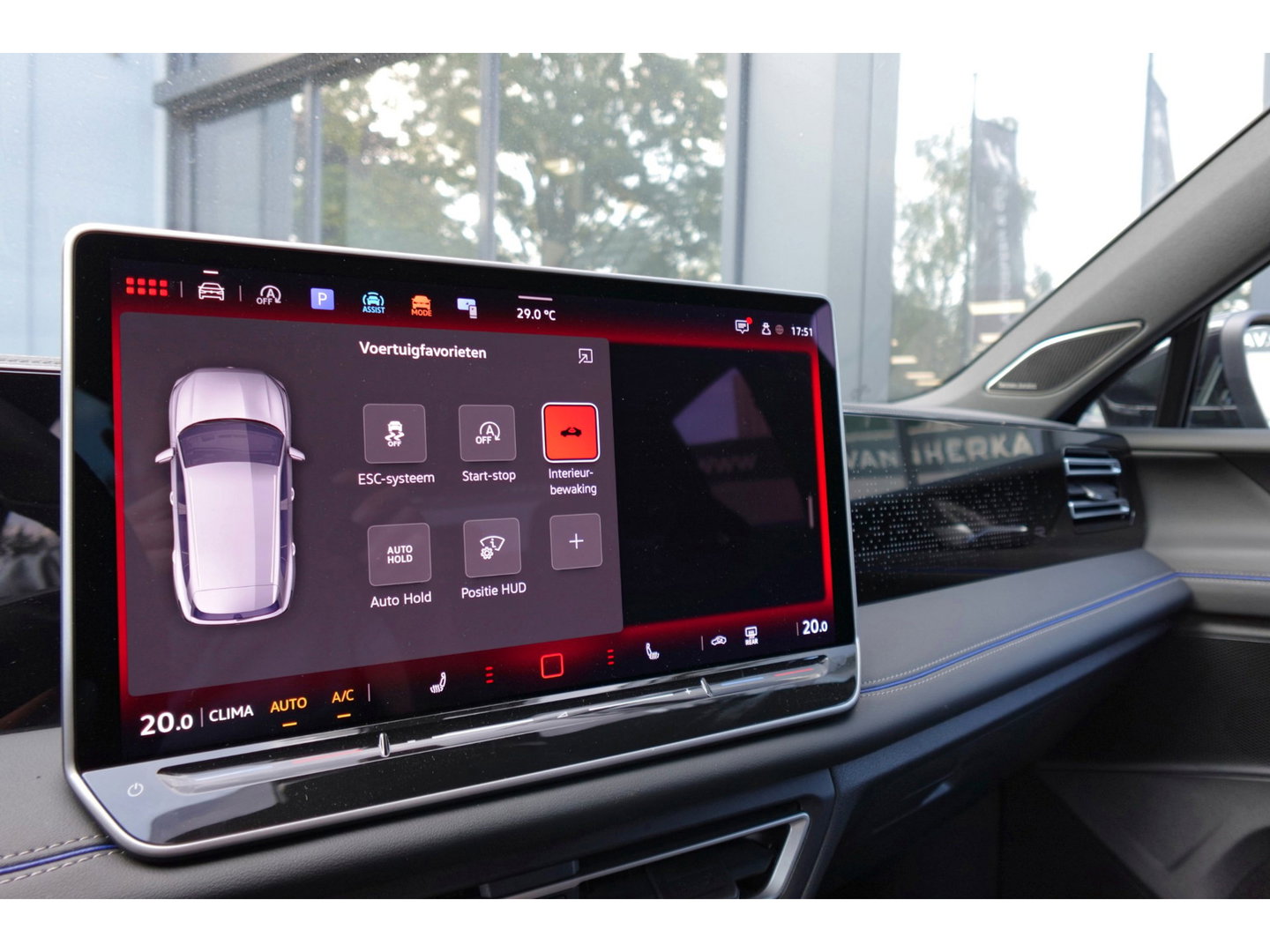 Volkswagen Tiguan 1.5 eTSI R-Line Business PANO KEYLESS H&K