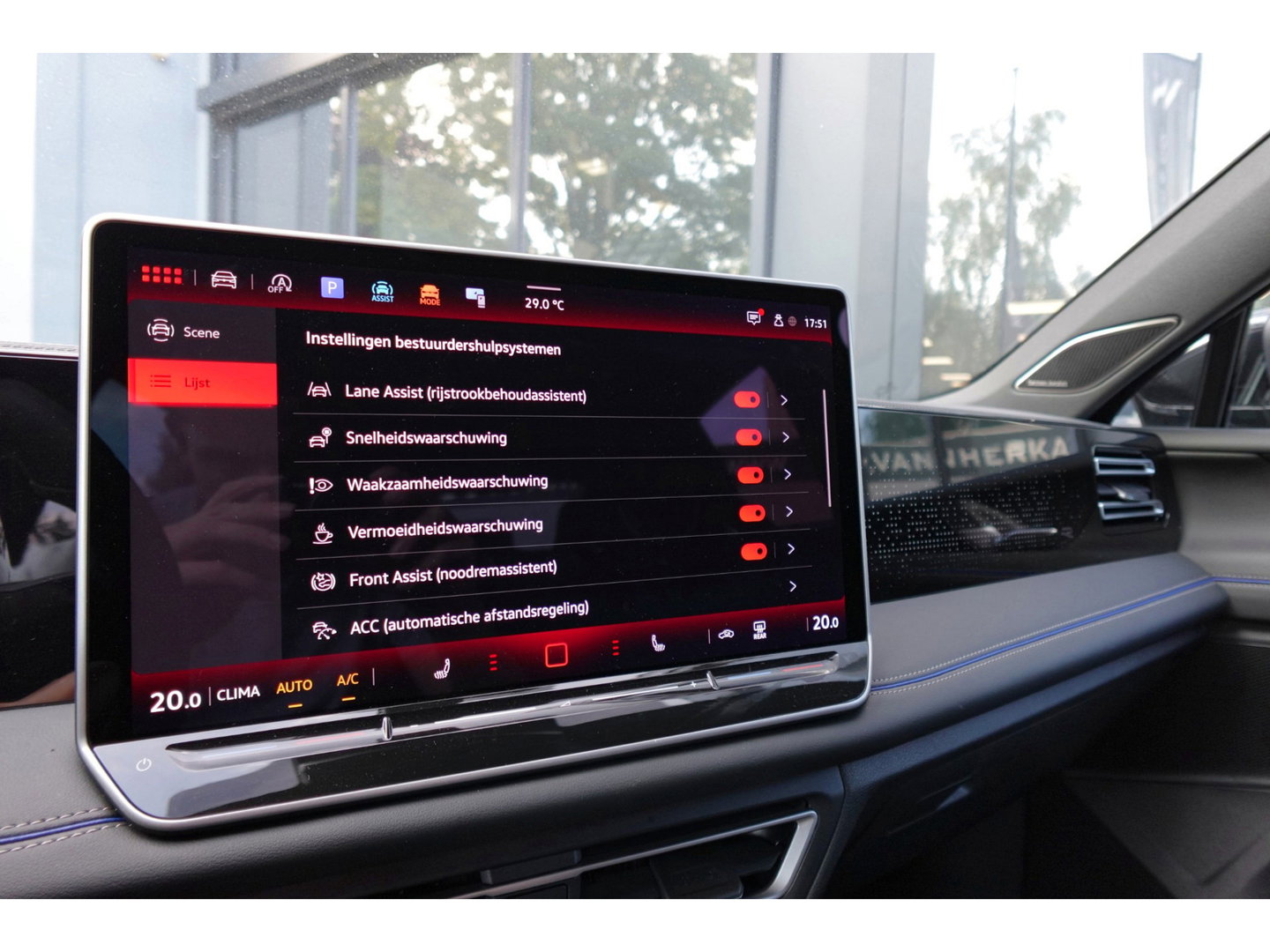 Volkswagen Tiguan 1.5 eTSI R-Line Business PANO KEYLESS H&K