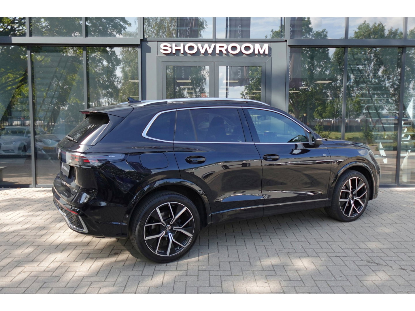 Volkswagen Tiguan 1.5 eTSI R-Line Business PANO KEYLESS H&K