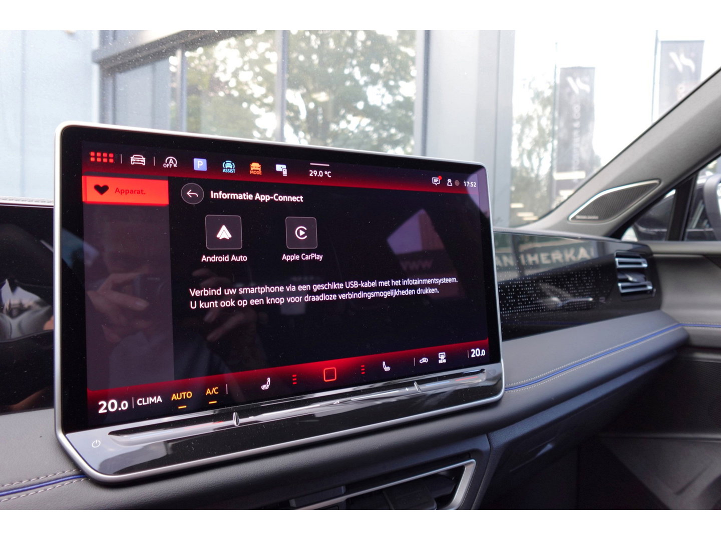 Volkswagen Tiguan 1.5 eTSI R-Line Business PANO KEYLESS H&K