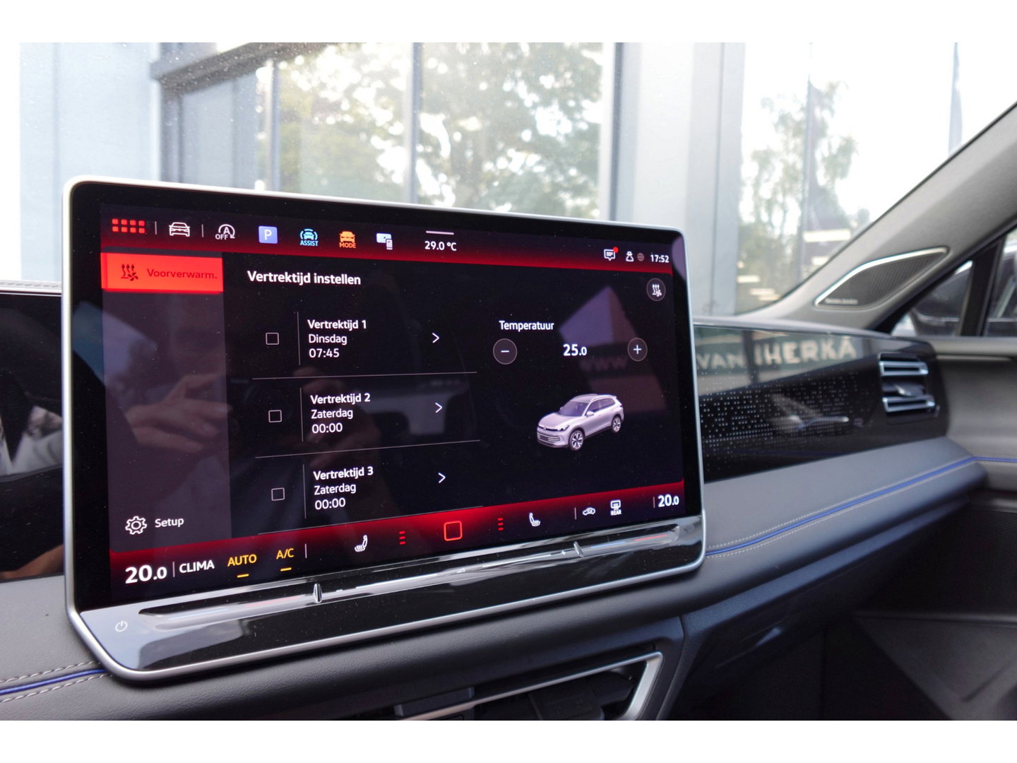 Volkswagen Tiguan 1.5 eTSI R-Line Business PANO KEYLESS H&K