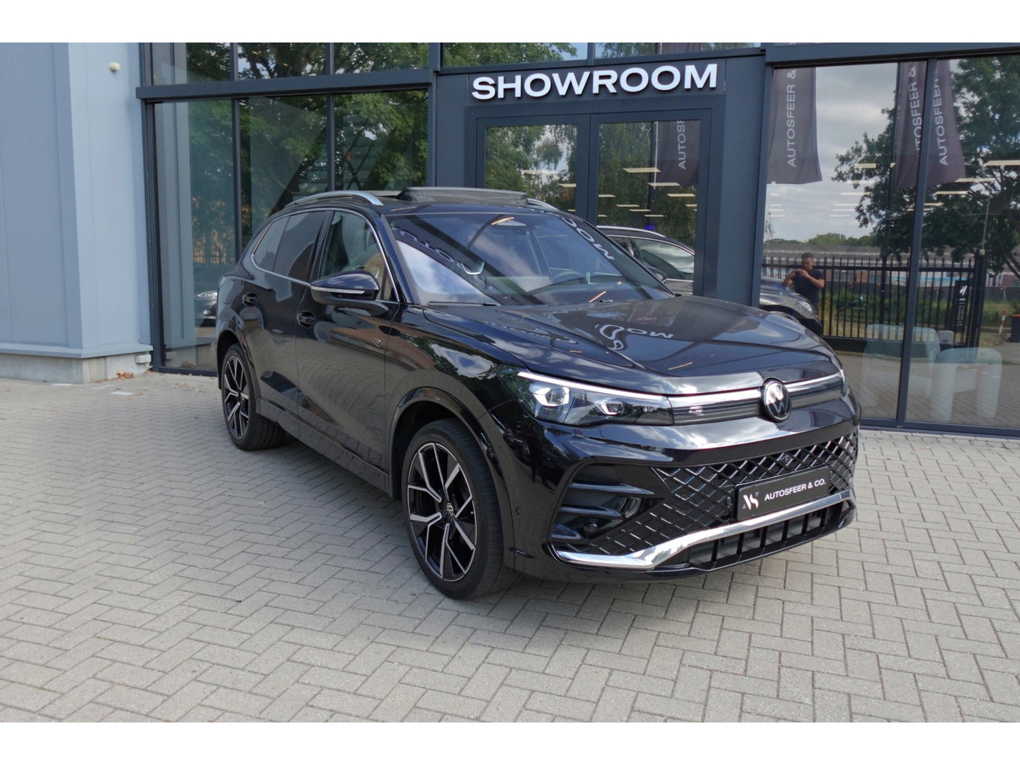 Volkswagen Tiguan 1.5 eTSI R-Line Business PANO KEYLESS H&K