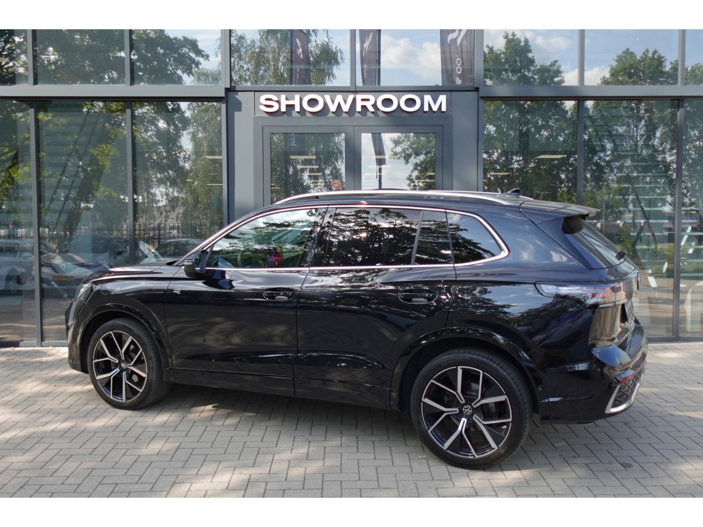 Volkswagen Tiguan 1.5 eTSI R-Line Business PANO KEYLESS H&K