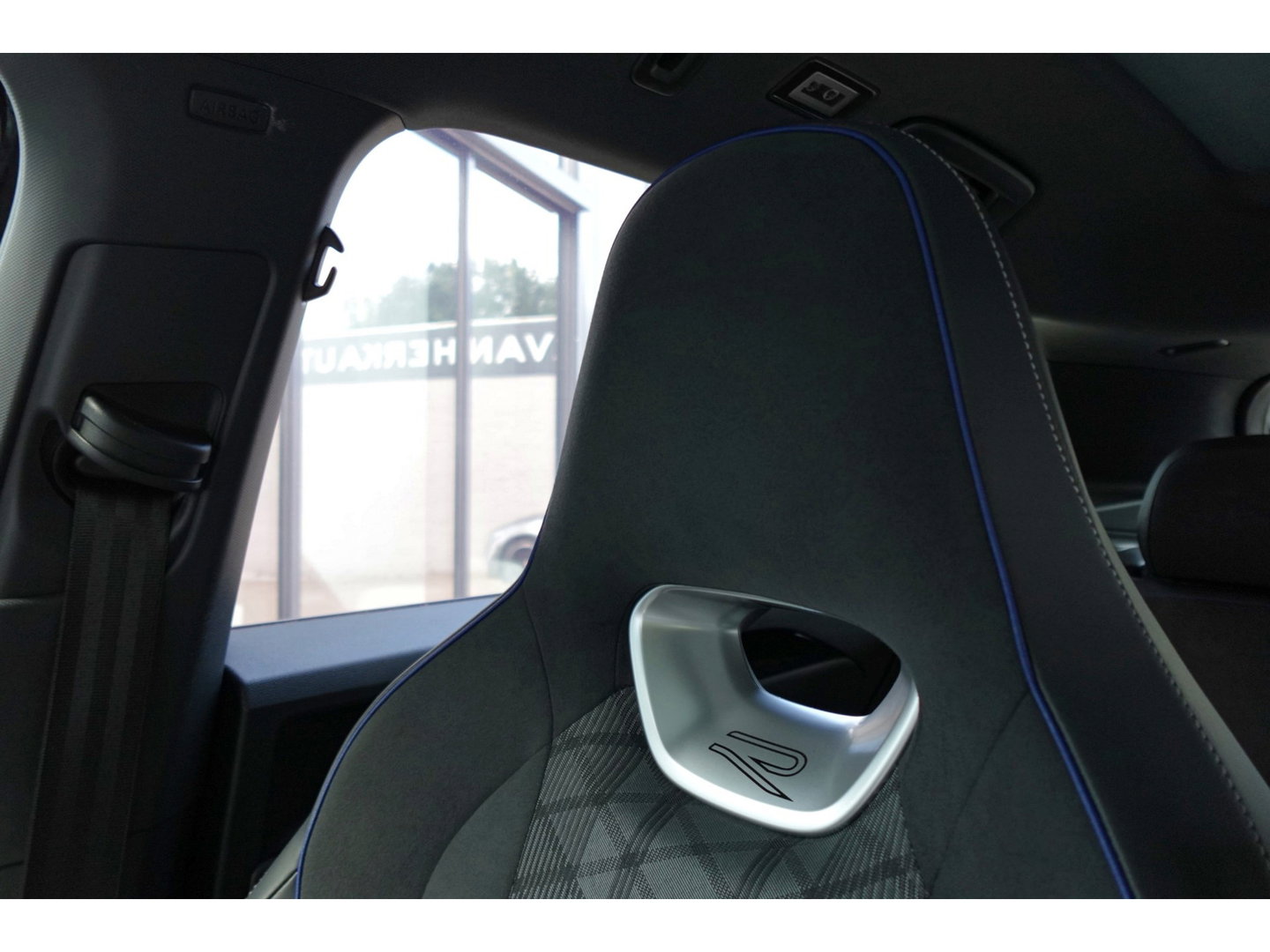 Volkswagen Tiguan 1.5 eTSI R-Line Business PANO KEYLESS H&K