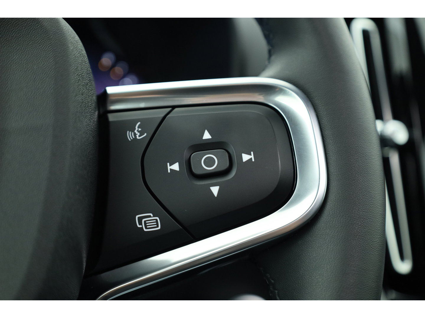 Volvo XC40 2.0 B4 Ultimate Dark | Pano-dak | Leer | Adap. Cruise | Harman & Kardon | Pixel LED |