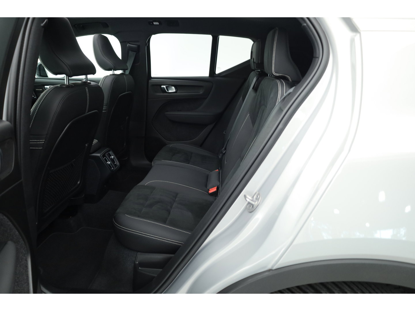 Volvo XC40 2.0 B4 Ultimate Dark | Pano-dak | Leer | Adap. Cruise | Harman & Kardon | Pixel LED |