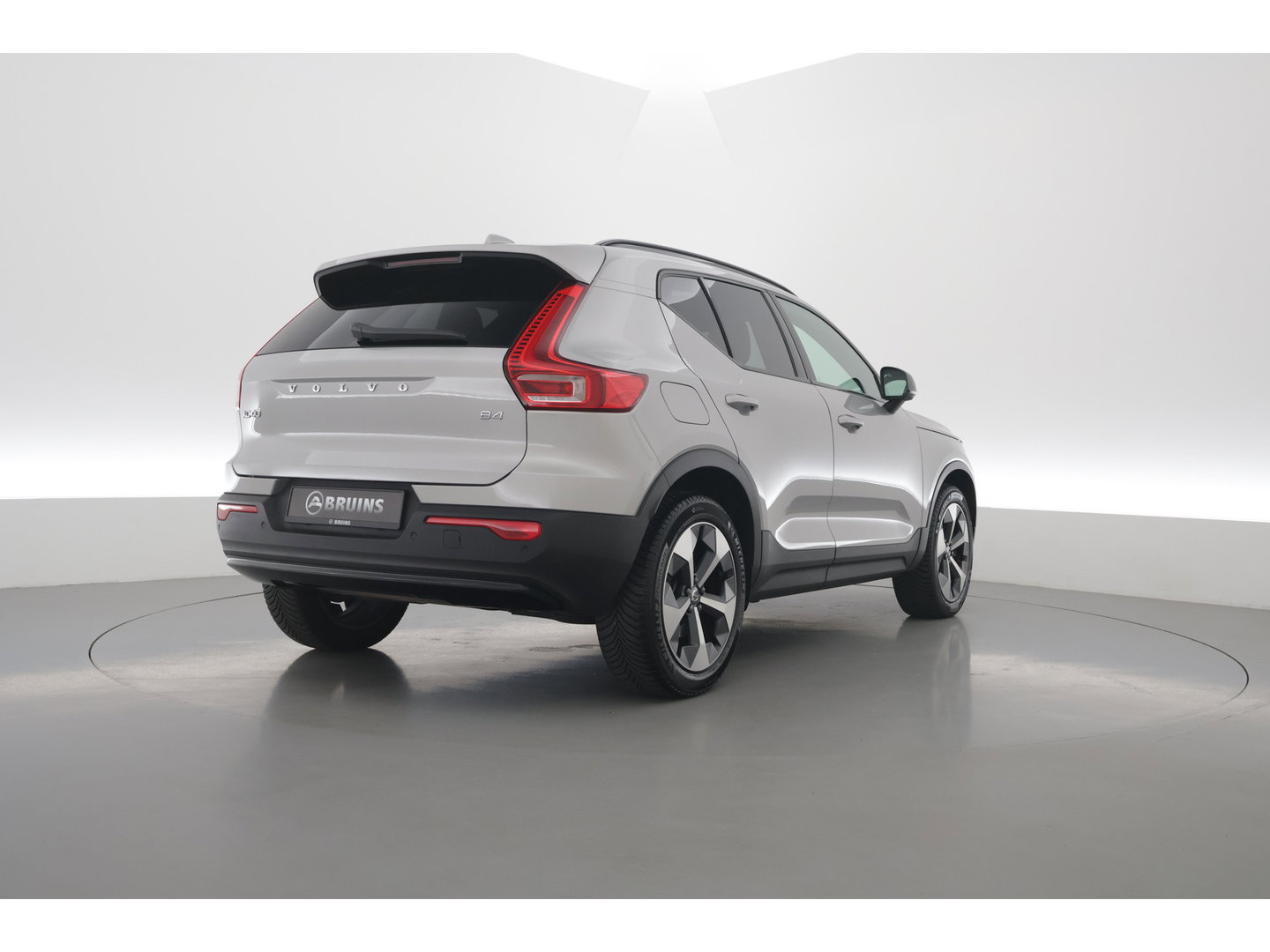 Volvo XC40 2.0 B4 Ultimate Dark | Pano-dak | Leer | Adap. Cruise | Harman & Kardon | Pixel LED |