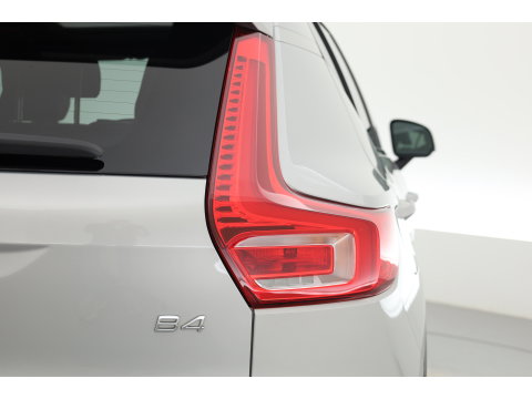 Volvo XC40 2.0 B4 Ultimate Dark | Pano-dak | Leer | Adap. Cruise | Harman & Kardon | Pixel LED |