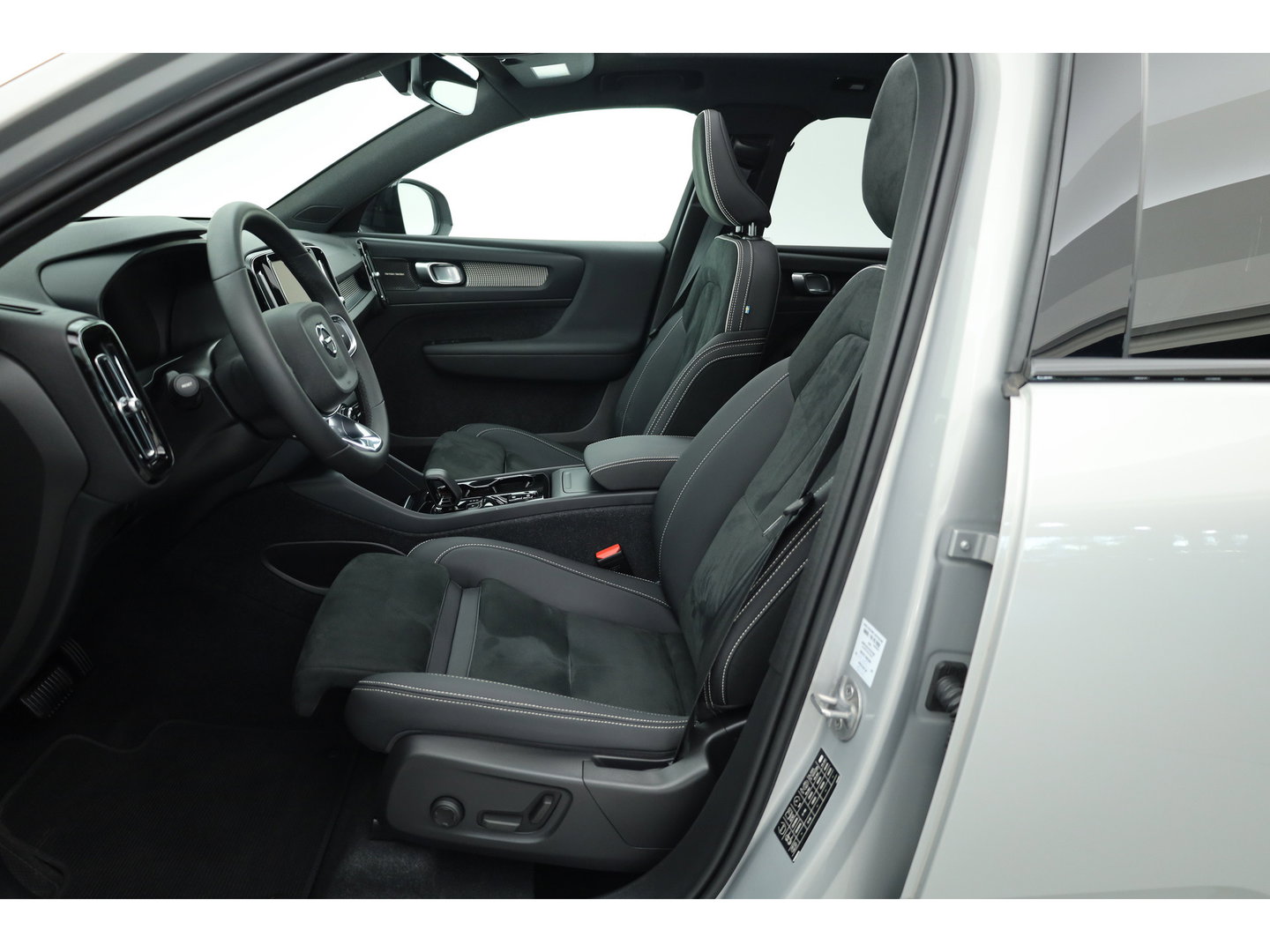 Volvo XC40 2.0 B4 Ultimate Dark | Pano-dak | Leer | Adap. Cruise | Harman & Kardon | Pixel LED |