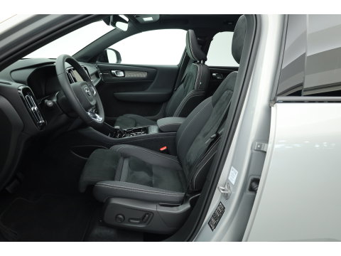 Volvo XC40 2.0 B4 Ultimate Dark | Pano-dak | Leer | Adap. Cruise | Harman & Kardon | Pixel LED |